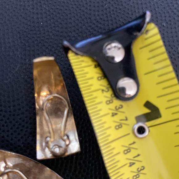 Vintage 80’s Gold tone with cream enamel clipon pierced Earrings - Picture 6 of 6